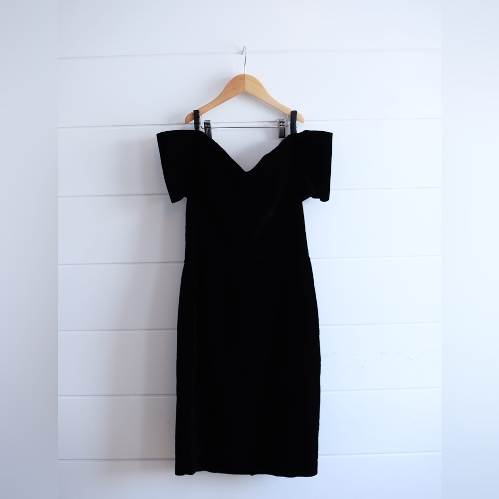 Vintage Petites By Demaro - Black Velvet Classic Off Shoulder Dress Size 8